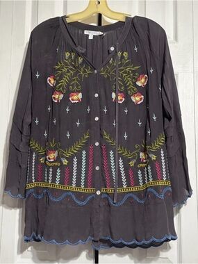 Kyla Seo lightweight Blouse top shirt Dark Gray
Embroidered Tunic Size SMALL